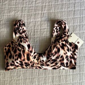 NWT Gorgeous, flattering leopard print bikini top from Artesands, US size 14